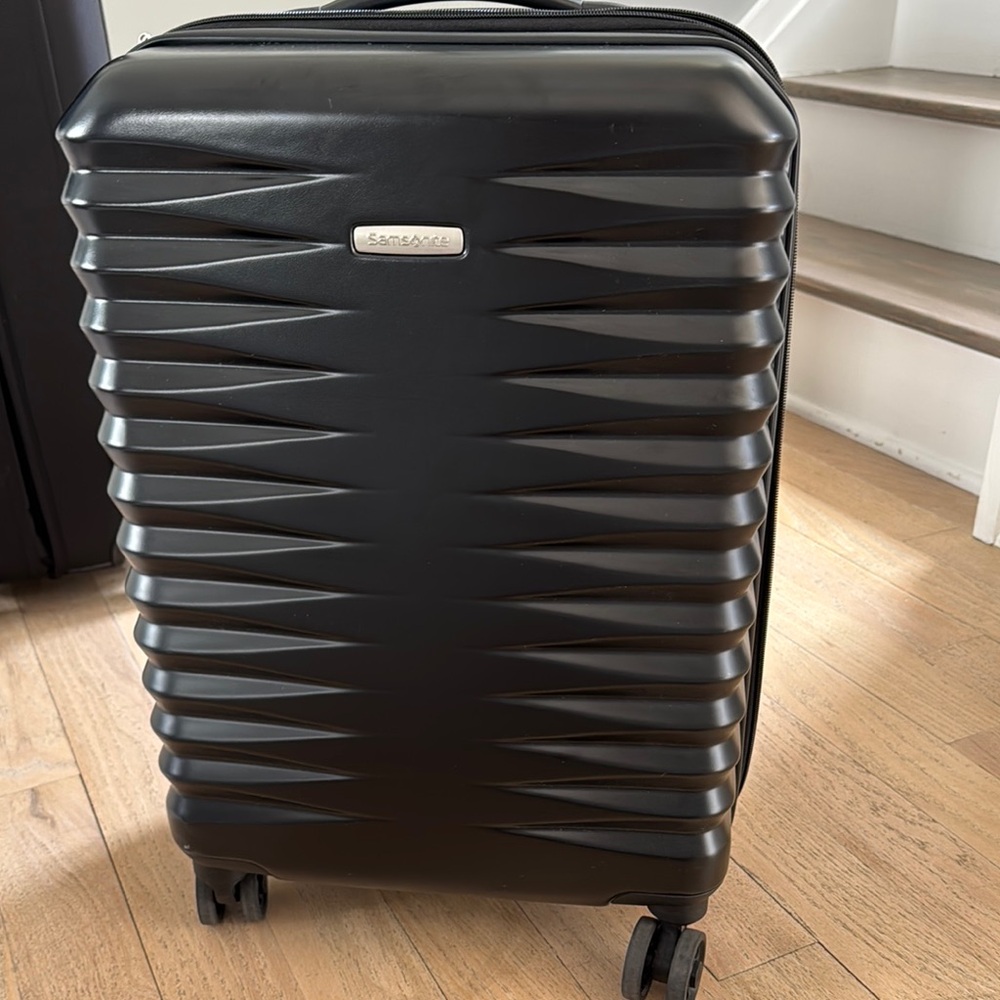 Samsonite Black Spinner Suitcase